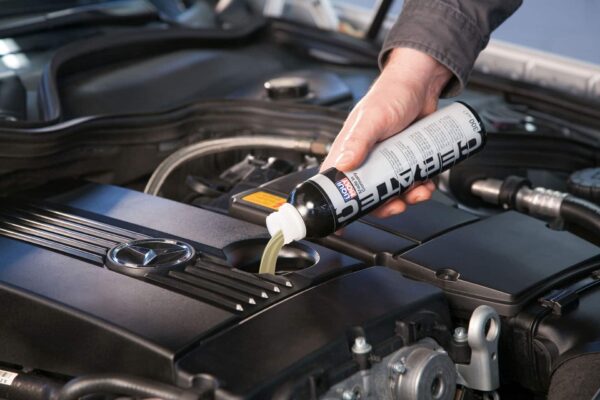 LIQUI MOLY Cera Tec being poured into the engine