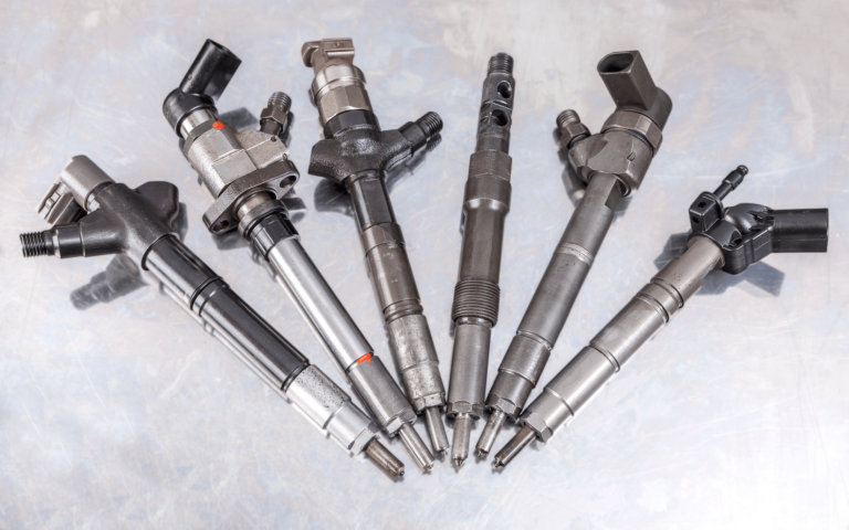 A fuel injector connected to a fuel rail and an intake manifold