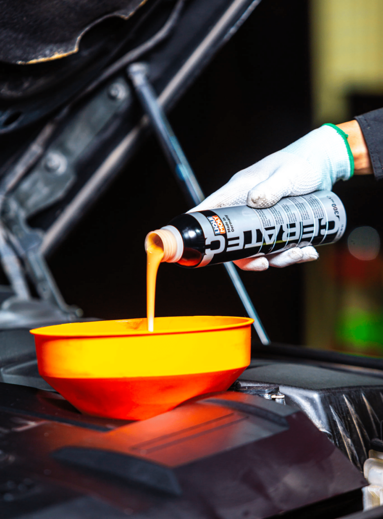 LIQUI MOLY CERATEC is a strong ceramic engine coating and easy to apply