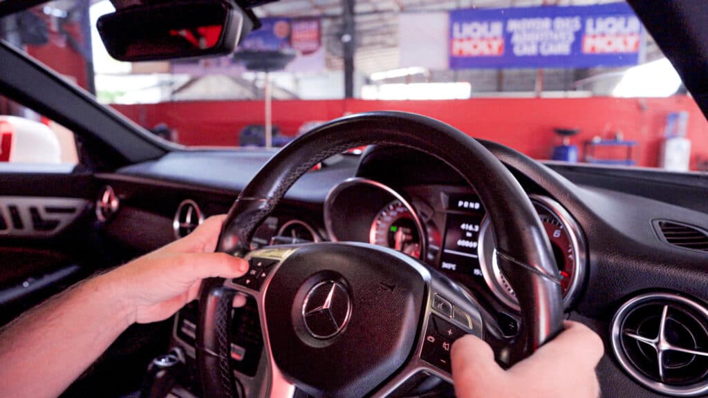 Reseting the service indicator on a Mercedes-Benz SLK 200 2