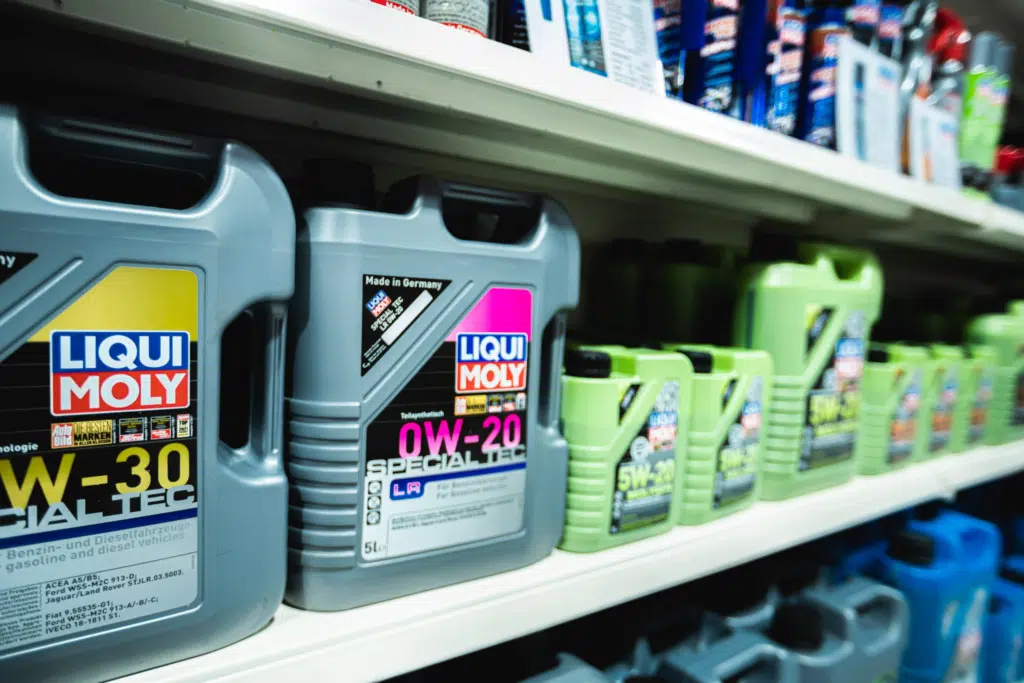 Special Tec LR 0W20 engine oil from LIQUI MOLY is designed for Land Rover vehicles