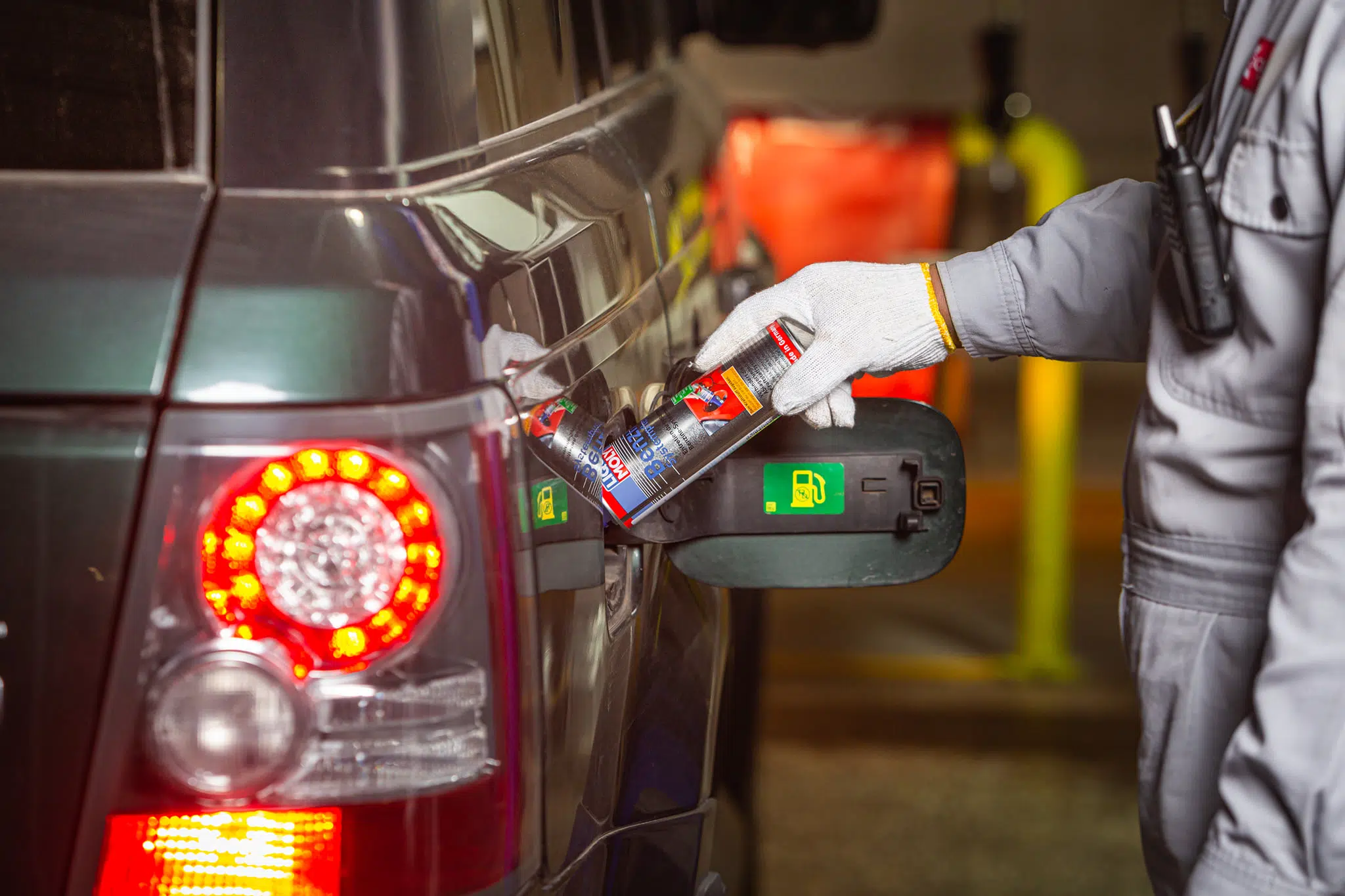 Strong fuel additives clean injectors, valves and the fuel system.