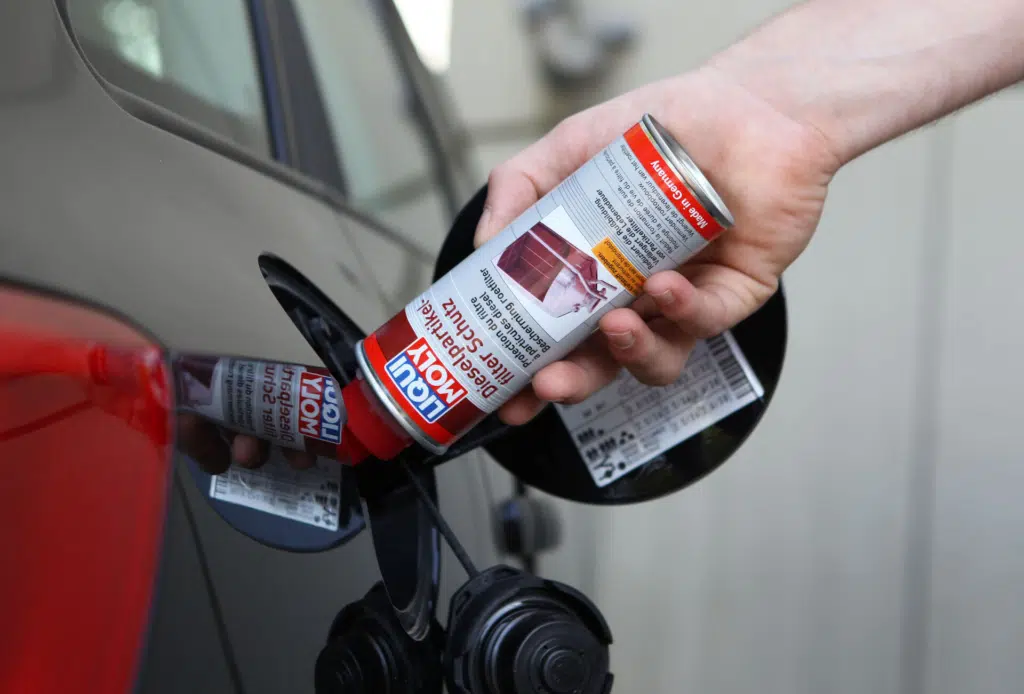 The LIQUI MOLY Diesel Particulate Cleaner Additive is easy to use. Just pour one can into a full Diesel tank regularly